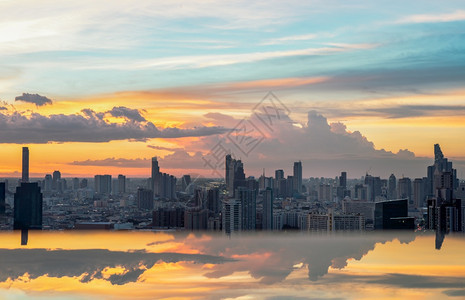 201年7月4日201年的空中景色观摩天窗之夜的美景象太阳落幕为今天余下时间带来舒缓的感觉城市景观休息戏剧图片