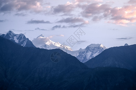 从巴基斯坦吉尔特俾提斯坦GilgitBaltistan的JutialView平静的早晨远足图片