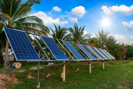 农村住宅区业用太阳能电池板农田蓝天背景泰庭农村风格业产智能场替代清洁绿色能源概念力量天空高效的图片