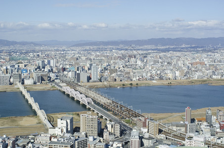 天际线森林吹田大阪湾的全景观望大阪湾周围山边的大阪湾全景观图片