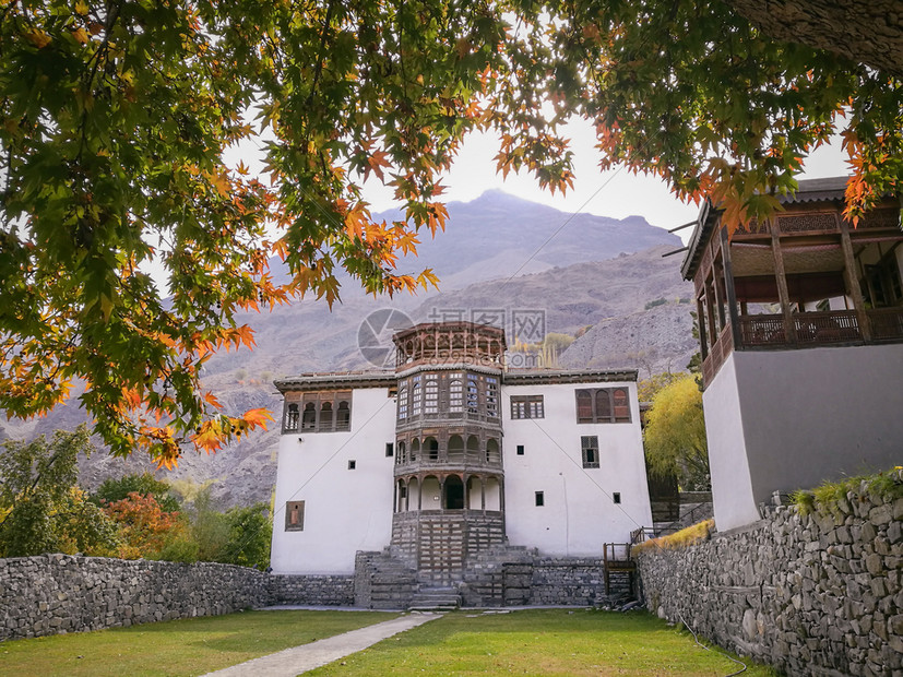 绿色木制的遗产巴基斯坦GhancheGilgitBaltistan秋天古代Khaplu宫的面和主要入口图片