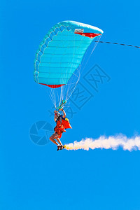 活动彭伯顿危险CADIZSPAINSEP1个伞兵RexPemberton参加201年9月日在西班牙Cadiz举行的卡迪兹第四次空图片