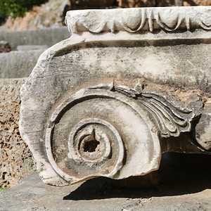 爬坡道战斗预测Delphi的废墟是希腊ParnassusDelphi山的一个考古遗址在阿波罗教科文组织世界遗产圣堂由神谕出名图片