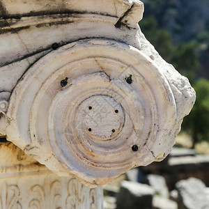 支柱Delphi的废墟是希腊ParnassusDelphi山的一个考古遗址在阿波罗教科文组织世界遗产圣堂由神谕出名希腊语上帝图片