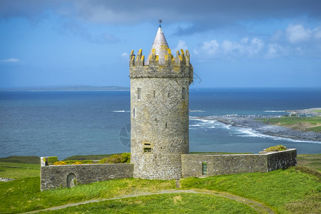 船建造爱尔兰科克莱州杜林附近的多纳戈雷城堡悬崖图片