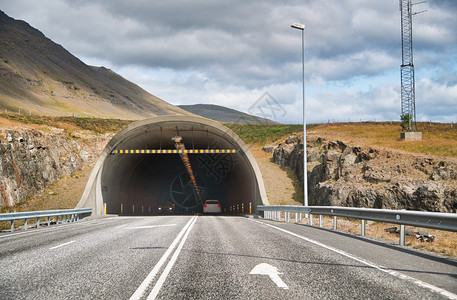 蓝色的天冰岛Snaefellnes半岛Hvalfjordur隧道建筑学图片