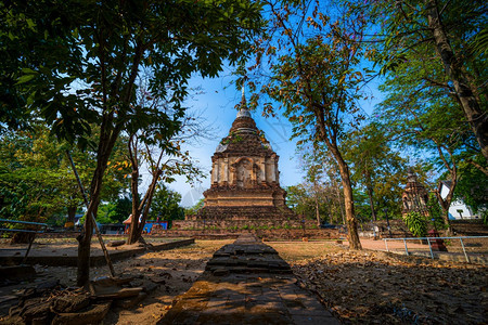 结石WatChetYot或WatPhothharamMahaWihan七座塔寺这是泰国清迈的主要旅游景点东方的夏天图片