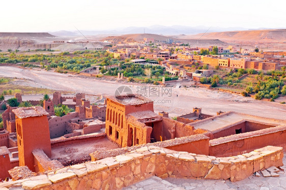 摩洛哥瓦尔扎特附近摩洛哥萨哈拉沙漠边缘的加固城镇AitBenHaddudou因在阿拉伯劳伦斯Gladiator等许多电影中作为一图片