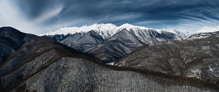 冬季雪山风光图片