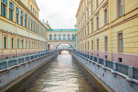 俄罗斯圣彼得堡20年6月15日圣彼得堡美丽城市运河景观靠近TheBuildingsErmitageMuseum从河两岸看圣彼得堡图片