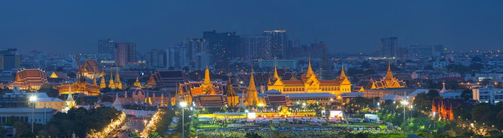 摩天大楼2015年月日泰国王桑南卢朗和大宫殿的观景2015年月日人民聚集一堂观看烟花并庆祝国王柯陛下生日庆典祝父亲节工作文化图片