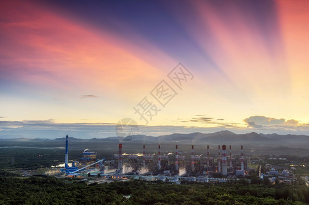 泰国兰邦省MaeMohMeeMoh泰国Lampang等地的燃煤发电厂空中观测台机器正在努力发电以产生美丽的夜空电这是泰国Lamp图片