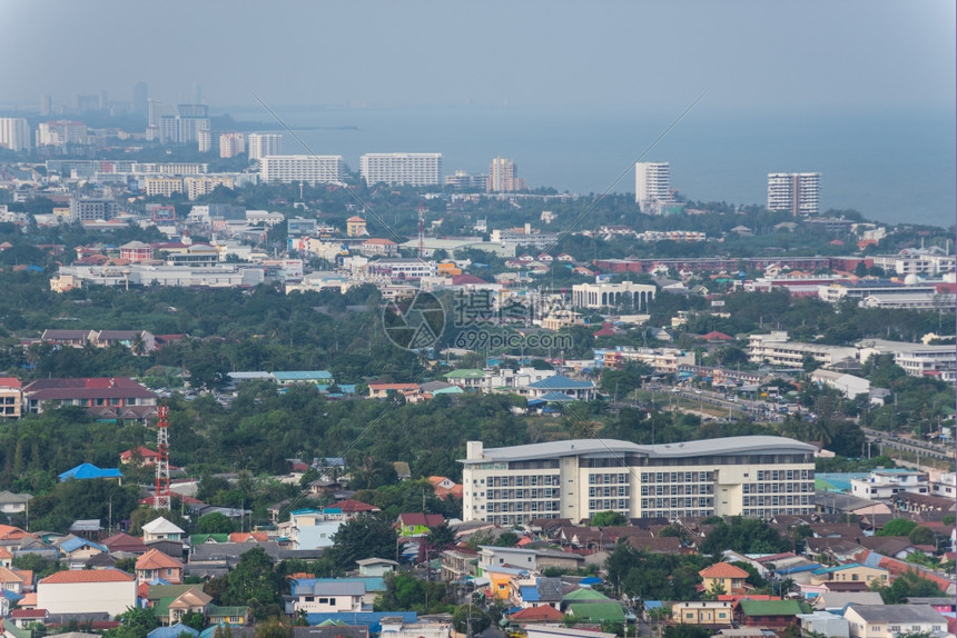 早晨泰国华欣2016年月7日华欣是泰国PrachuapKhiriKhan省美丽海滩旅馆和度假胜地是泰国最受欢迎的景点城市之一海浪图片