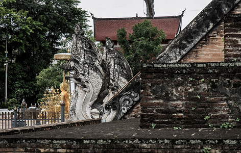 蒋笏吸引力泰国清迈2019年月7日位于WatChediLuangVaravihara的古老大型塔详细节这是位于泰国清迈省的一座寺图片