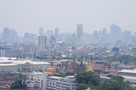 烟雾泰国曼谷城市观虽然存在空气污染但曼谷候低温使空质量恶化表明进入健康危险区的灰尘水平曼谷天气恶劣的温使得空质量更差曼谷大气污染图片