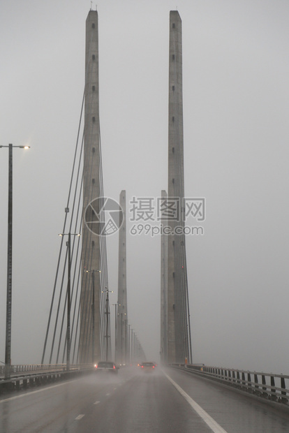 Oresund大桥连接瑞典和丹麦是横跨Oresund海峡的双轨铁路和四车道高速公路桥梁隧道联合体马尔默声音欧洲图片