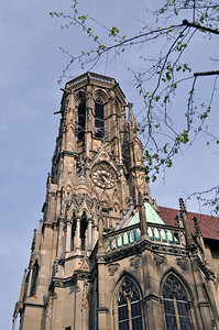 老的德国斯图加特Feuersee中央的Johannes教堂会塔在世界大战期间被摧毁湖是许多年前消防队的度假胜地在战争中被摧毁高德背景图片