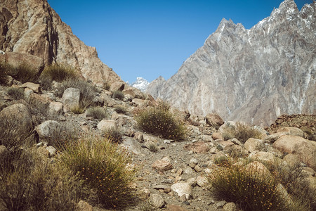 巴基斯坦GojalHunzaGilgitBaltistan山丘环绕着帕苏的荒野地区丘陵秋天旅游图片