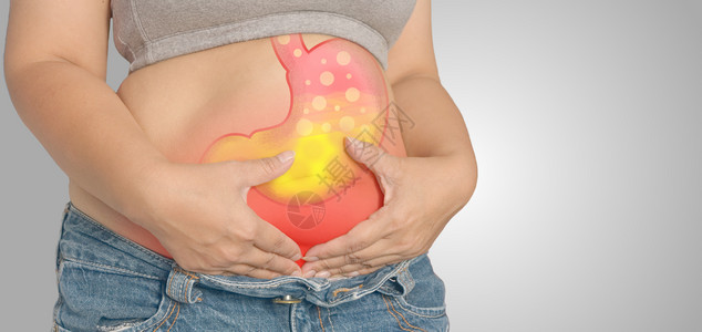 酸回流胃在女人的体内灰色背景解剖概念回肠商人受伤图片