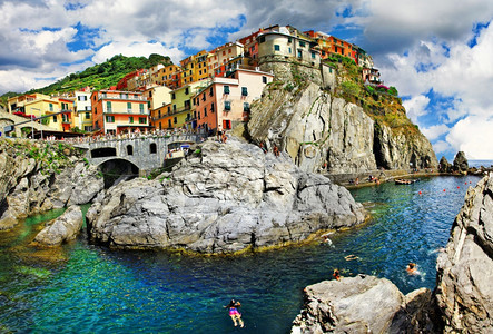 海岸Cinqueterre意大利古里亚著名的公园意大利美丽浪漫的莫诺罗拉村远景传统的图片