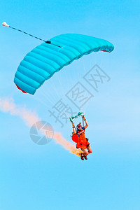 闲暇自由CADIZSPAINSEP10个伞兵RexPemberton参加201年9月日在西班牙加迪兹举行的卡第四次航空秀试验滑行图片