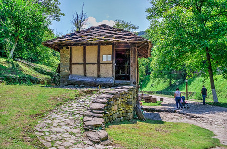 晴天树木保加利亚的建筑工程人文综合体在一个阳光明媚的暑假日保加利亚大面积全景摄影师Etar建筑人文综合体传统图片