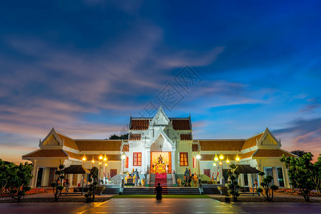 历史泰王国PHITSANULOK泰国PHITSANULOK9月20泰国王纳里素雕塑纪念碑法院在拆除了蒙蔽前方的结构后将它移到背以图片