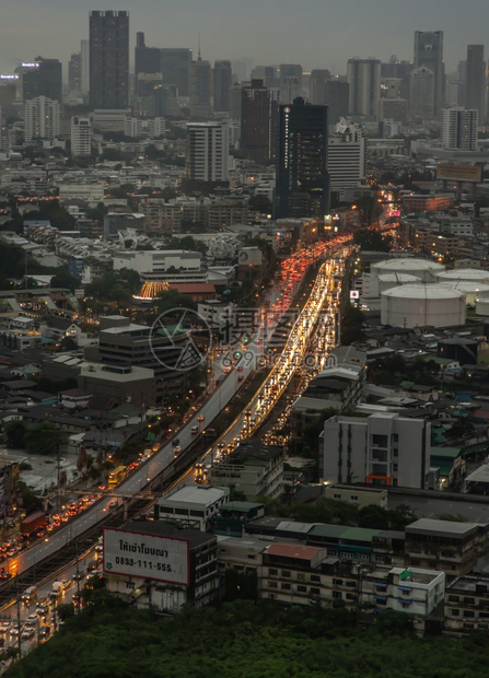 太阳泰国曼谷6月17日20年7月1日在落前对曼谷的市景点形成强烈的情绪准备迎接未来的一天戏剧建筑物图片