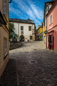哥特景观在捷克库特纳霍拉市中心欧洲教科文组织世界遗产地的古老房屋和街道联合国教科文组织塔图片