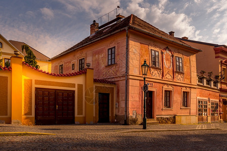 城市的地点公园位于捷克库特纳霍拉中心欧洲教科文组织世界遗产地的古老房屋联合国教科文组织图片