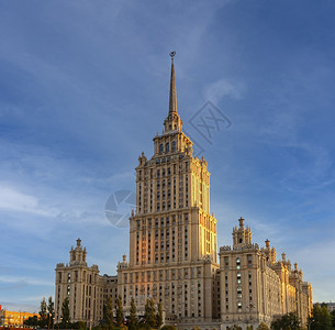 历史市中心俄罗斯莫科201年7月12日乌克兰酒店斯大林时代的塔楼现在被豪华的5星级丽笙皇家酒店占据旅行图片