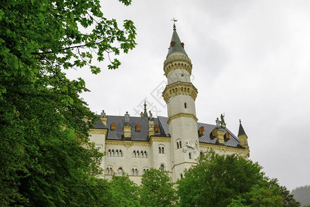 高山风景优美Hohenschwangau德国2016年5月3日NeuschwansteinCastle每年有超过130万人访问过图片