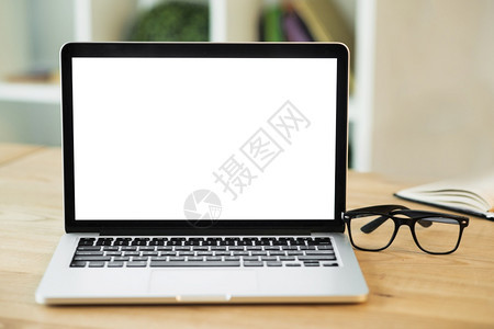 笔记本电脑配白屏眼镜木桌分辨率和高品质美图和分辨率美图概念生活专业的沟通图片