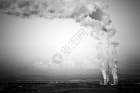 行业煤炭堆栈燃发电站四堆大烟雾图片