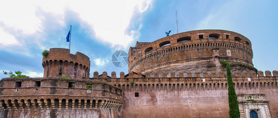 保护塔圣天使城堡在意大利罗马阳光明媚的一天图片