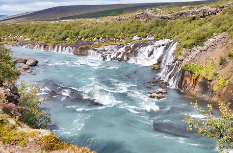岩石沟壑颜色冰岛Hraunfossar和Barnafos的惊人瀑布图片