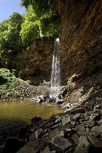 侧翼HardrawForce是位于HardrawScar的Beck瀑布是一条树木繁茂的峡谷位于小村庄外位于ButtertubsP图片