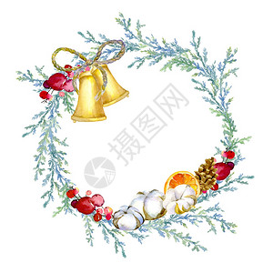 分支机构圆形框架由fir和Juniper树枝金铃锥壳红莓甜筒棉花棒橘子片橙色切组成在圆框内用于贺卡和请柬或其他设计装饰圣诞元素的图片