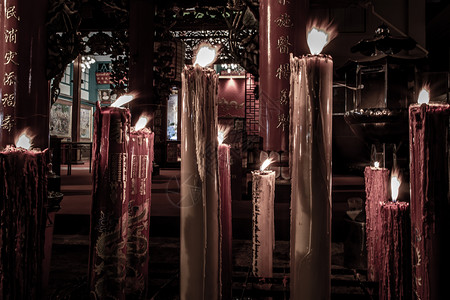 泰国曼谷2019年月3日深夜Yaowrat路传统寺庙ThianFa基金会Kuanyim圣迹的花烛东方市中心金图片