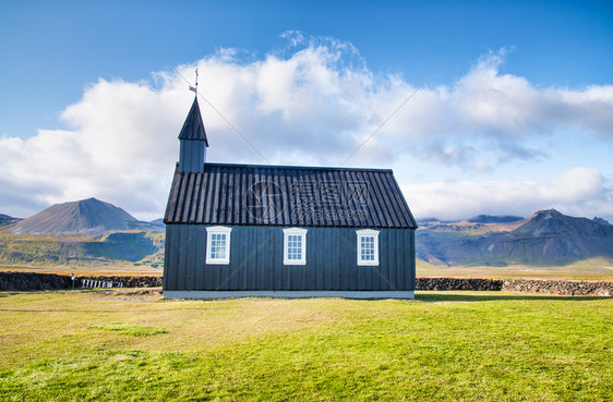 火山冰岛布达海滩附近的Booakirkija黑人教堂草自然图片