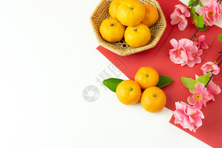 语言农历中文意指富美乐桌顶端观月新年初概念背景Flat在木篮上涂橘子橙色在白木上加红口袋钱有创造力的图片