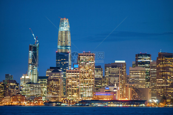 建筑物风景名胜曼哈顿旧金山美丽的夜空中加利福尼亚州圣弗朗西斯科图片