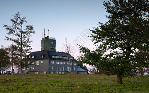 生物圈KahlerAsten黄昏山峰德国最著名的索亚兰地区山的全景图象莱茵威斯特法伦路德维希图片