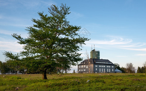 KahlerAsten黄昏山峰德国最著名的索亚兰地区山的全景图象罗塔尔施泰格户外莱茵威斯特法伦图片