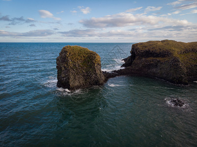 半岛海浪加特克莱冰岛阿纳斯塔皮大西洋沿岸令人惊叹的石拱门Gatklettur玄武岩著名的自然形态拱门吸引游客参观冰岛西部图片