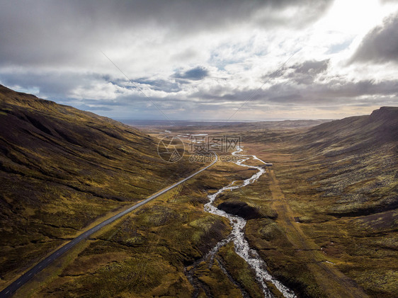 瓦特纳冰川岛高地的Landmannalaugar超真实自然景观欧洲美丽的多彩雪山地形以夏季探险和户外步行闻名出自冰兰高原平韦利尔图片