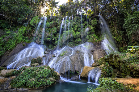 古巴人环境风景的厄尔尼丘瀑布ElNicho位于GranParqueNaturalTopesdeCollantes内这是一个森林公图片
