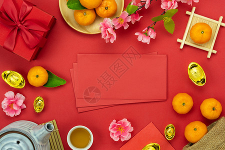 太阴桌子中文是指月球新年假期概念背景的丰富或幸福入场者彩票和粉红色花朵在现代壁纸上加橙色食物图片