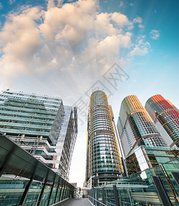 澳大利亚新南威尔士州日出时分悉尼巴兰加鲁的建筑和城市桥梁摩天大楼正面颜色图片
