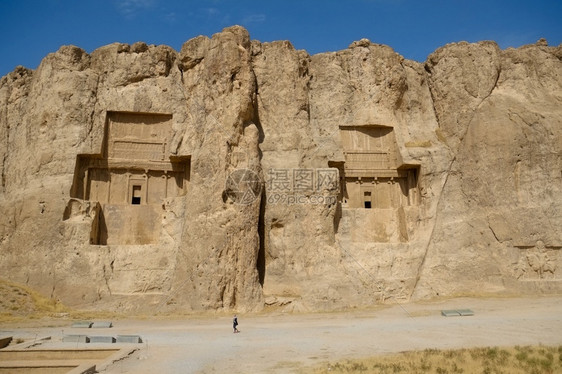 纪念碑教科文组织古老的著名地标NaqsheRustam或Rostam的景观阿契美尼德和萨珊时代的建筑展示了高切入伊朗法尔斯省山崖图片